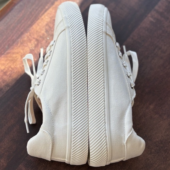Quince - Eco Cotton Canvas Everyday Sneaker - Picture 14 of 17